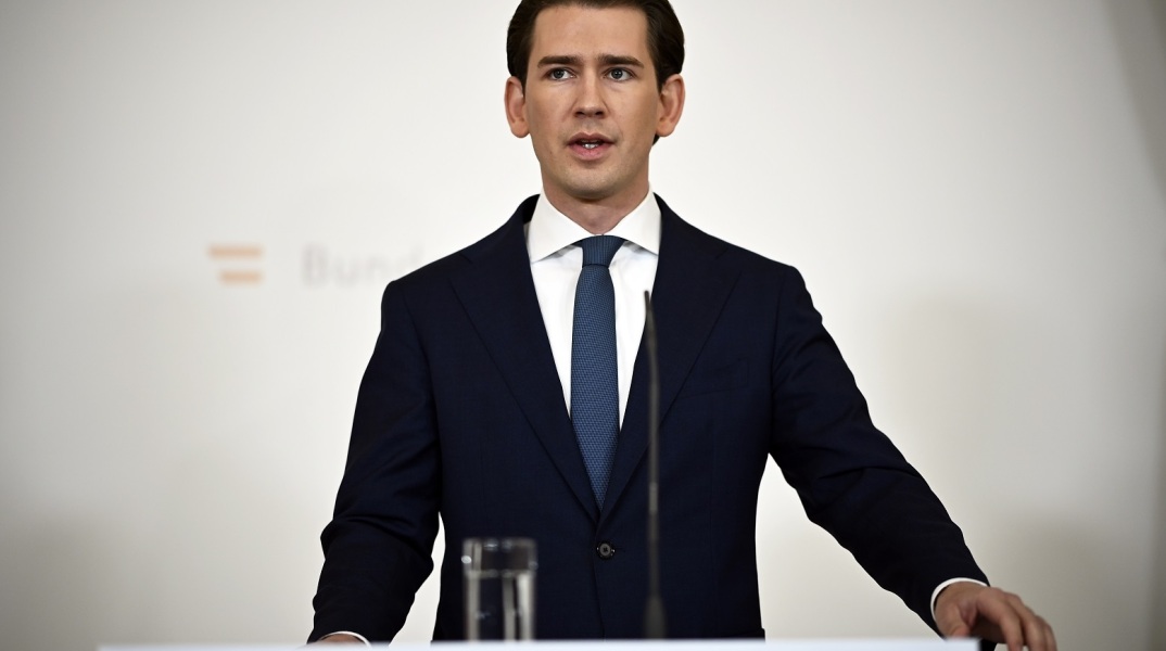 Σεμπάστιαν Κουρτς: Την παραίτησή του ανακοίνωσε το Σάββατο ο Αυστριακός καγκελάριος, ο οποίος είχε τεθεί υπό έρευνα για εγκλήματα διαφθοράς.