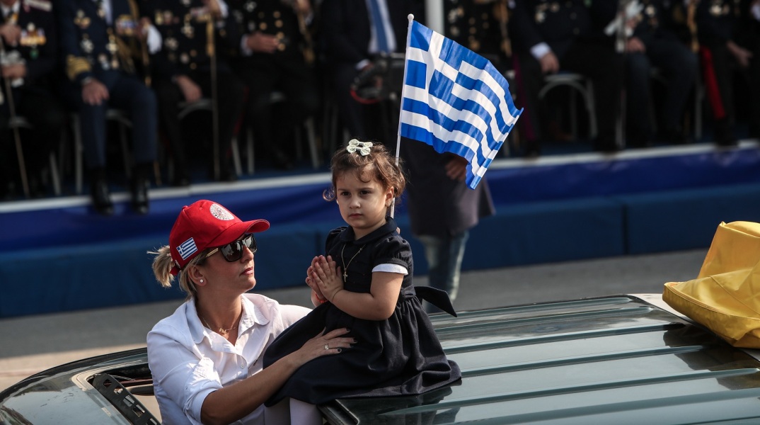 Για την ανάγκη να μην πιεστεί περαιτέρω το ΕΣΥ και για την επιβολή μέτρων στις παρελάσεις μίλησε ο διευθυντής ΜΕΘ στο νοσοκομείο Παπανικολάου, Νίκος Καπραβέλος. 