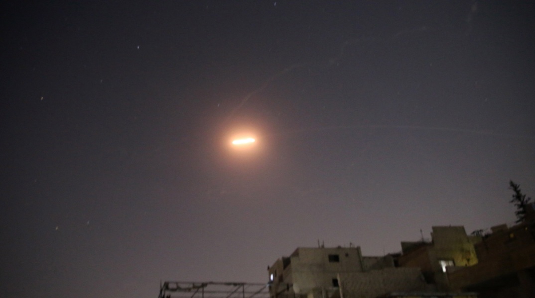 Έξι τραυματίες από ισραηλινή επίθεση στο στρατιωτικό αεροδρόμιο της επαρχίας Χομς, στην κεντρική Συρία – Στο στόχαστρο ξανά οι σύμμαχοι του συριακού καθεστώτος  