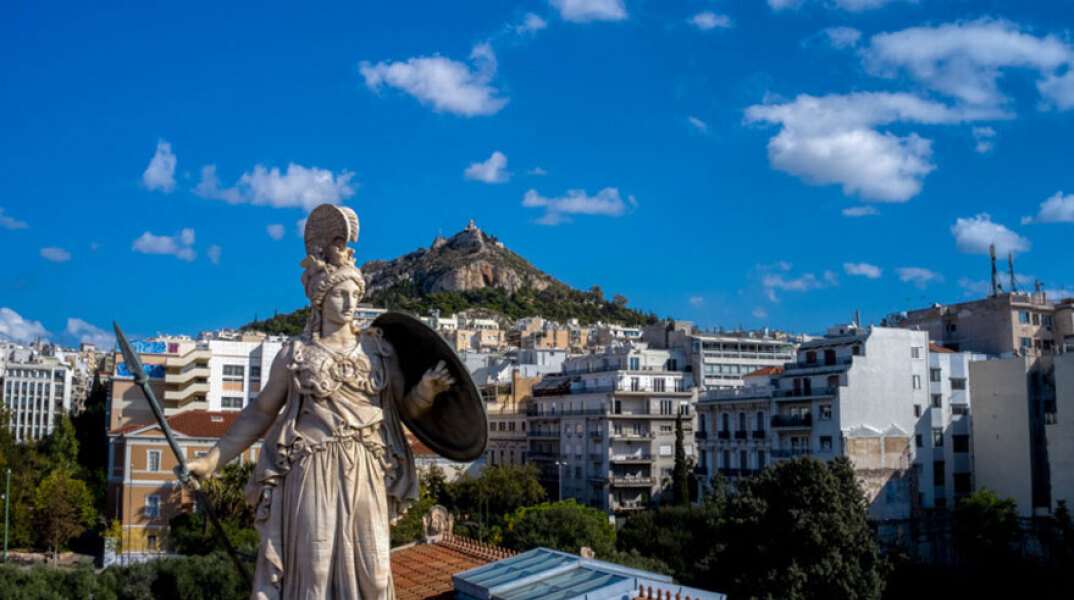 Το άγαλμα της Αθηνάς στα Προπύλαια (ΦΩΤΟ ΑΡΧΕΙΟΥ) - Απογραφή 2021 ξεκινά φέτος η ΕΛΣΤΑΤ