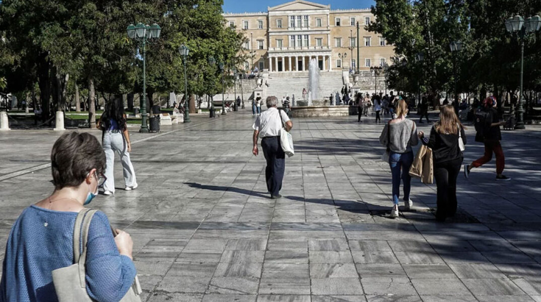 Πολίτες στο Σύνταγμα (ΦΩΤΟ ΑΡΧΕΙΟΥ)