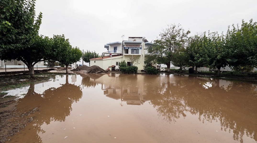 Κακοκαιρία «Αθηνά»: Πλημμύρες και καταστροφές από την έντονη βροχόπτωση στις πυρόπληκτες περιοχές της Β.Εύβοιας