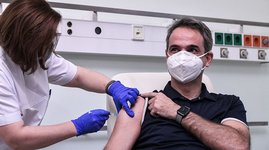 Ο Κυριάκος Μητσοτάκης εμβολιάζεται για κορωνοϊό (ΦΩΤΟ ΑΡΧΕΙΟΥ) - Τρίτη δόση εμβολίου κάνει ο πρωθυπουργός αύριο 12 Οκτωβρίου 2021