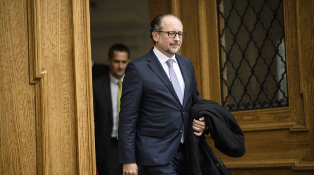 Ο Αλεξάντερ Σάλενμπεργκ, υπουργός Εξωτερικών της Αυστρίας, είναι ο επόμενος καγκελάριος μετά την παραίτηση Σεμπάστιαν Κουρτς