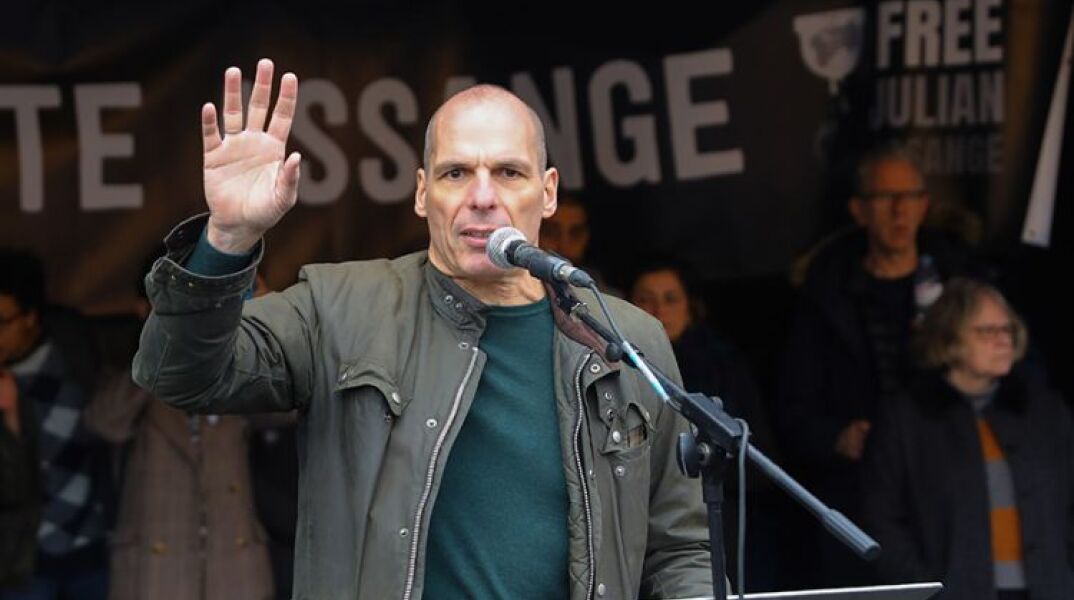 Έκλεψαν το φουσκωτό σκάφος του Γιάνη Βαρουφάκη στην Αίγινα