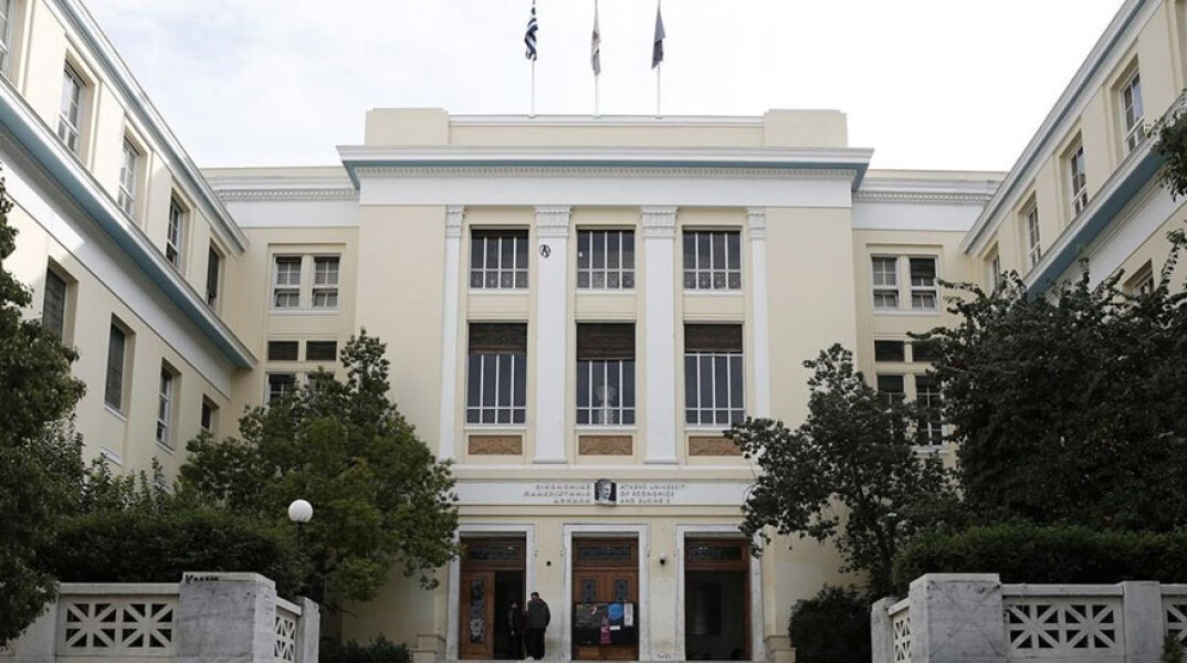 ΑΣΟΕΕ (ΦΩΤΟ ΑΡΧΕΙΟΥ) - Φοιτητής ξυλοκοπήθηκε από αντιεξουσιαστές μέσα στο Οικονομικό Πανεπιστήμιο