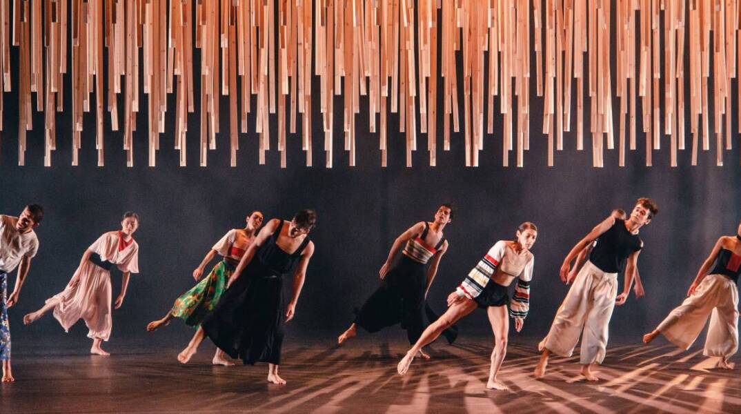 "Finality", οι Rootless Root χορογραφούν τους Ελληνικούς Χορούς του Νίκου Σκαλκώτα στην Εθνική Λυρική Σκηνή
