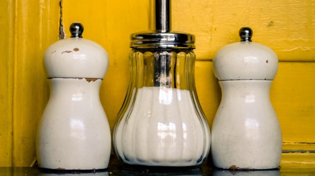 ΗΠΑ: Νέες οδηγίες εξέδωσε η FDA ώστε να μειωθεί η κατανάλωση αλατιού κατά 12% μέχρι το 2024