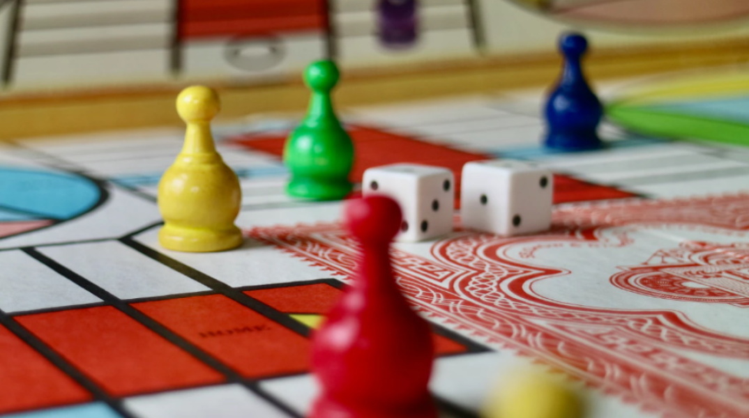 Το Πλάισιο προτείνει μία σειρά απο επιτραπέζια παιχνίδια, για τα Σαββατόβραδα στο σπίτι τώρα που χειμωνιάζει.