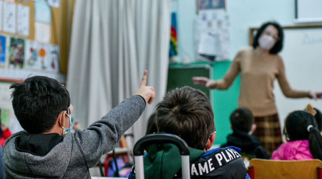 Μαθητές σε σχολική αίθουσα - Δωρεάν self test από αύριο Πέμπτη 14 Οκτωβρίου 2021, με τη διάθεση να γίνεται στα φαρμακεία