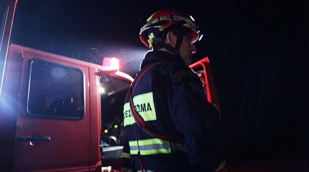 Άνδρας της ΕΜΑΚ (ΦΩΤΟ ΑΡΧΕΙΟΥ) - Έρευνες για αγνοούμενο στο Πικέρμι από την κακοκαιρία «Μπάλλος»