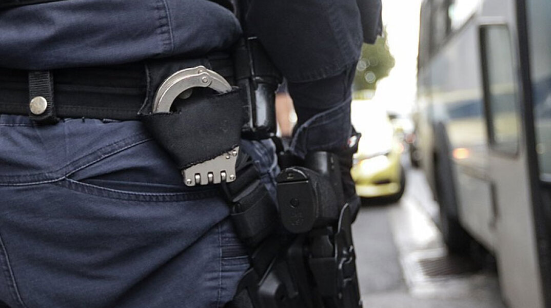 Αστυνομικός πυροβόλησε κατά λάθος μέσα σε αστυνομικό τμήμα στην Αθήνα (ΦΩΤΟ ΑΡΧΕΙΟΥ)