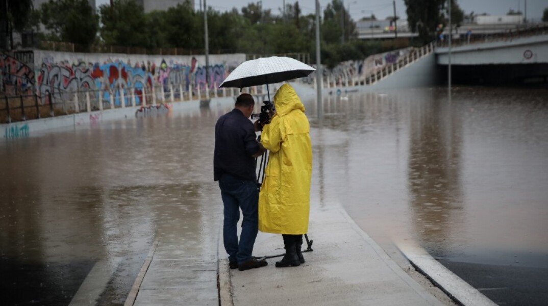 Κακοκαιρία «Μπάλλος»: Πλημμύρες από τις καταρρακτώδεις βροχές