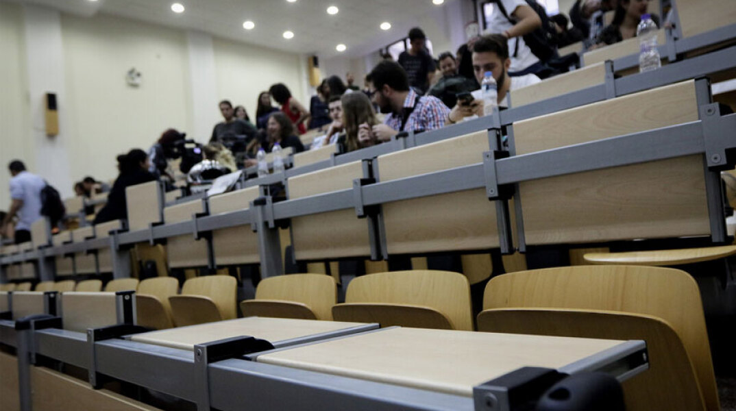 Φοιτητές σε αμφιθέατρο Πανεπιστημίου (ΦΩΤΟ ΑΡΧΕΙΟΥ)