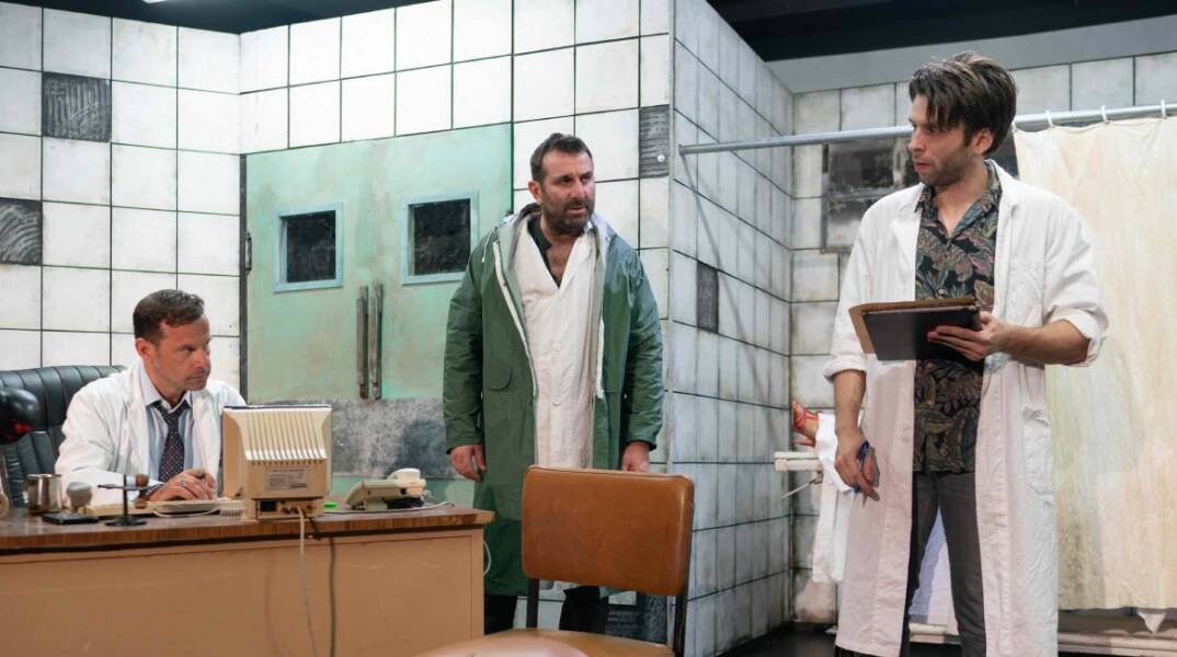 Τα «Αξύριστα πηγούνια» του Γιάννη Τσίρου στο Μικρό Χορν