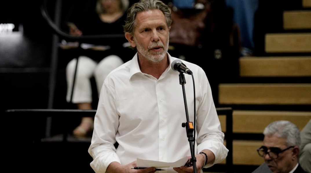 O Παύλος Γερουλάνος υποψήφιος για την αρχηγία του ΚΙΝΑΛ 