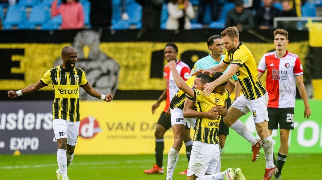 Κατέρρευσε κερκίδα ενώ πανηγύριζαν οι οπαδοί της Φιτέσε 