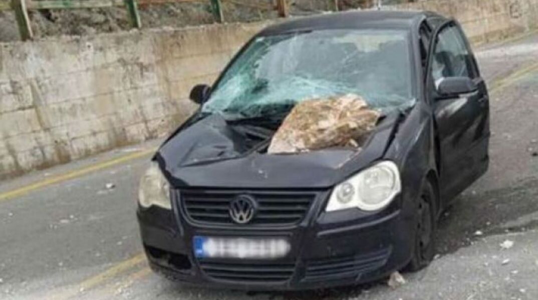 Πτώση βράχου πάνω σε αυτοκίνητο στη Λαμία 