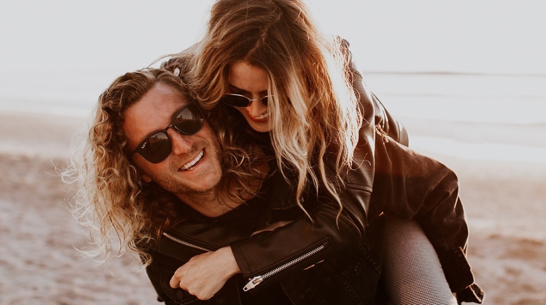 Ένα χαρούμενο ζευγάρι.