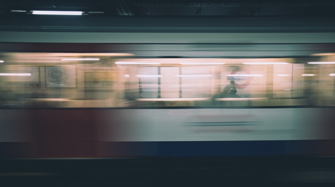 Ο βιασμός μιας γυναίκας στο μετρό της Φιλαδέλφειας θα είχε αποφευχθεί αν οι συνεπιβάτες της καλούσαν την αστυνομία αντί να τραβούν βίντεο