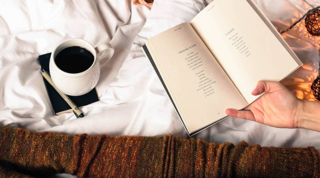 Βιβλιοπαρουσιάσεις: Ξεφυλλίζουμε 8 βιβλία, δοκίμια, ιστορικά και ποίηση, και προτείνουμε ιδέες και τίτλους.