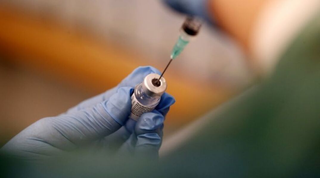 Εμβόλιο Pfizer: Στο 95,6% η αποτελεσματικότητα της τρίτης δόσης