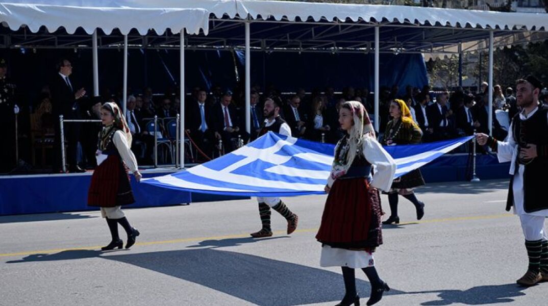 Θεσσαλονίκη: Κανονικά όλες οι παρελάσεις, λέει το υπουργείο Εσωτερικών