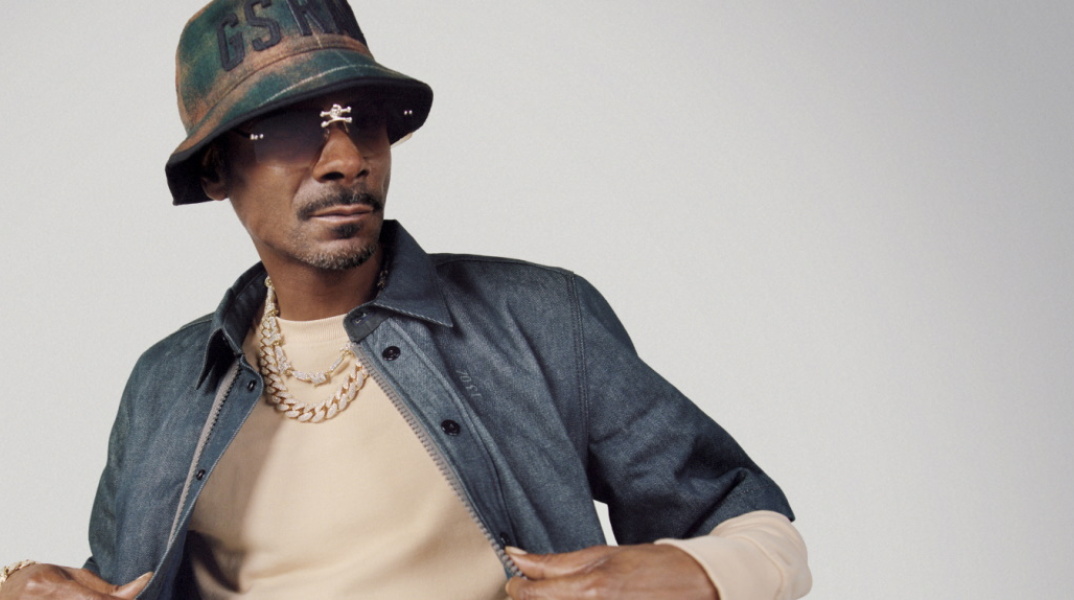 Ο διάσημος χιπ χοπ καλλιτέχνης, Snoop Dog, συνεργάζεται με την εταιρεία G Star και μέσω της καμπάνιας «Say it Witcha Booty» φτιάχνουν το πιο εκρηκτικό συνδυασμό της αγοράς.