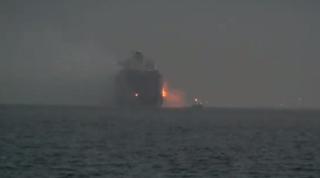 Καναδάς – Στις φλόγες πλοίο με κοντέινερ – Εκλύονται τοξικά αέρια