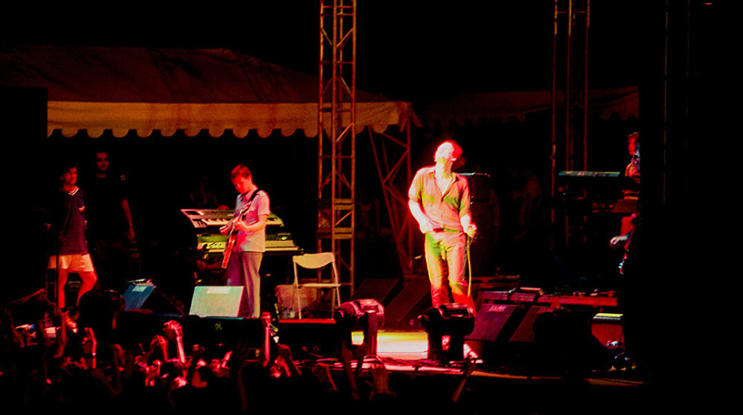 Στιγμιότυπο από την πρώτη συναυλία των Pulp στην Ελλάδα το 1998