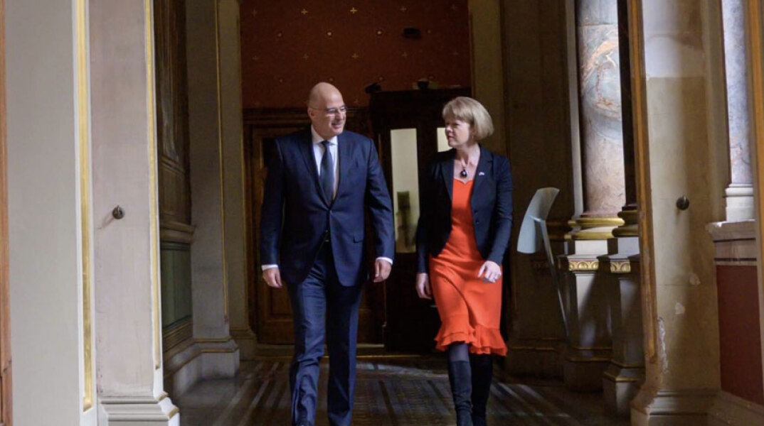 Ο Νίκος Δένδιας στο Λονδίνο σε συνάντηση με τη Βρετανίδα ομόλογό του, Ελίζαμπεθ Τρας