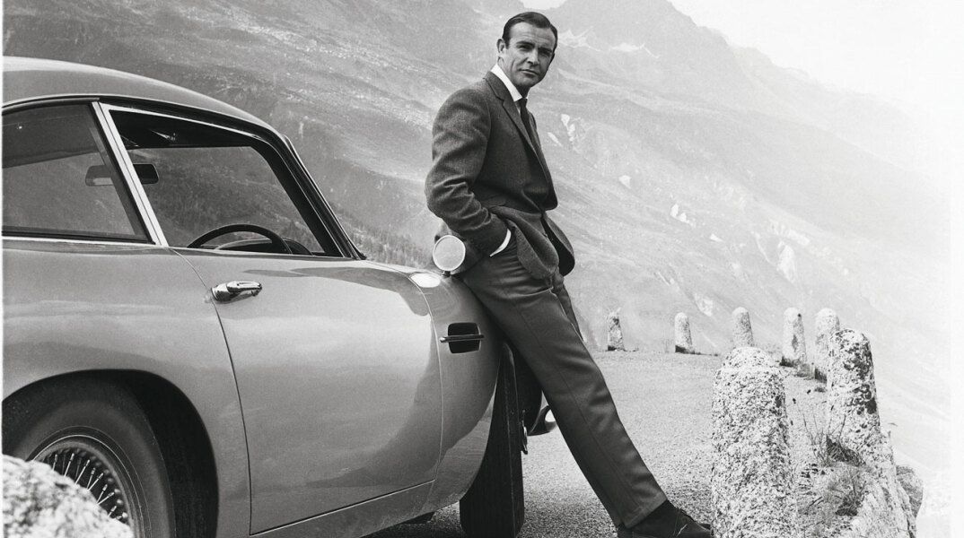 O Σον Κόνερι με την Aston Martin στην ταινία Goldfinger