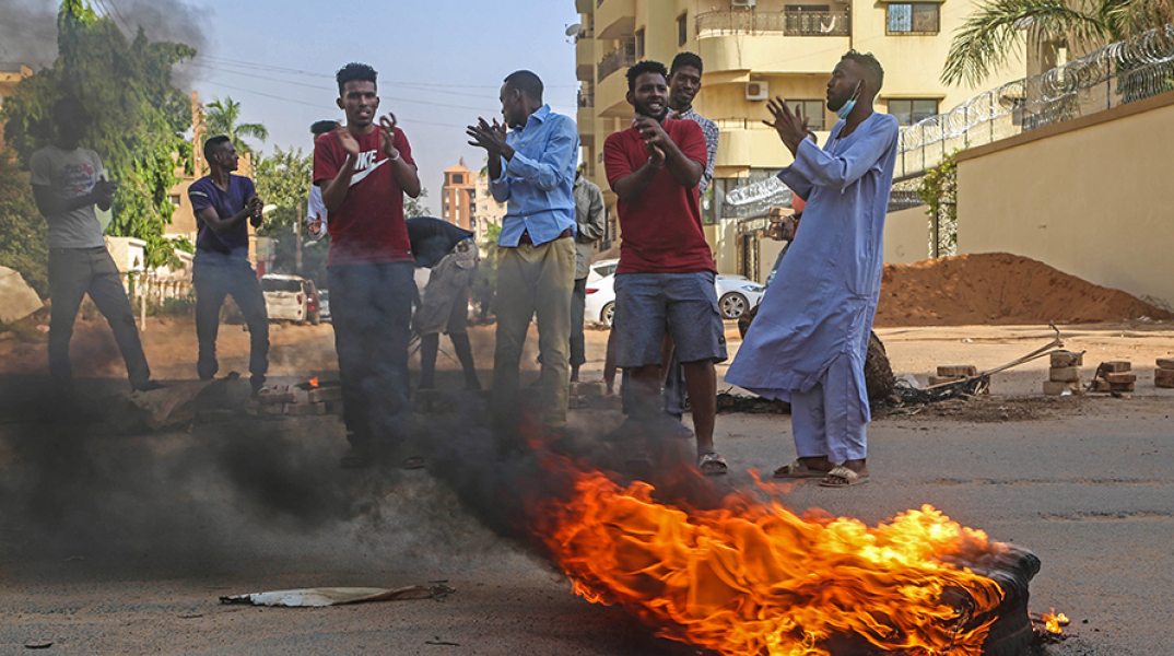 Πραξικόπημα στο Σουδάν: Οι πολίτες στους δρόμους