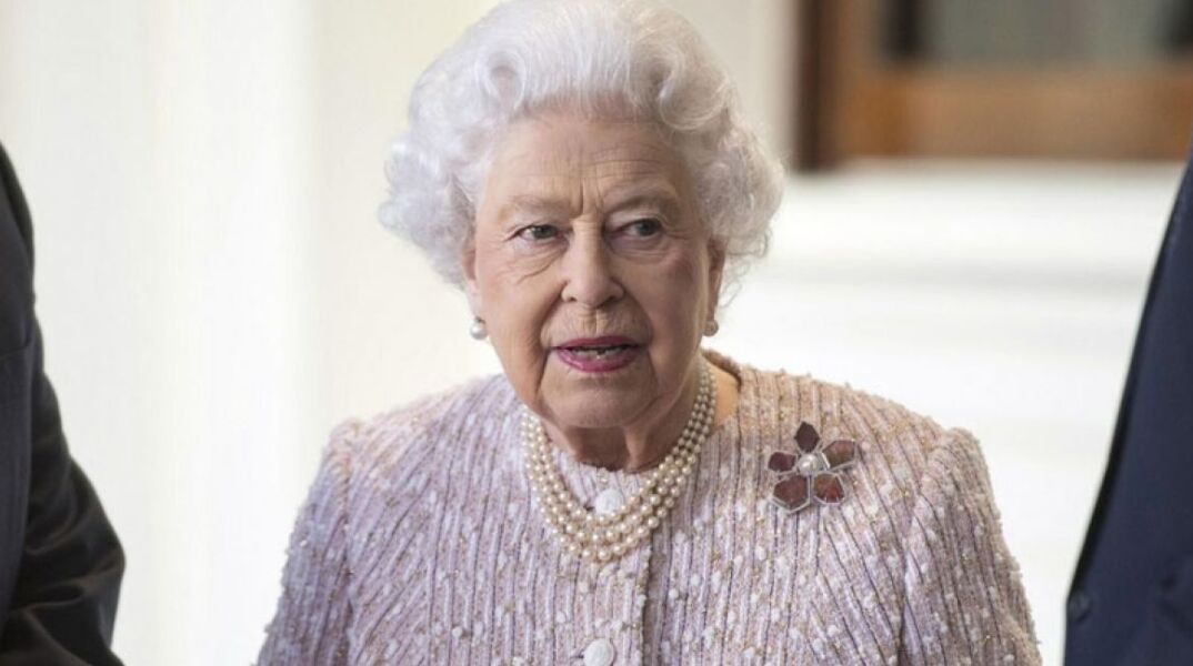  Η βασίλισσα Ελισάβετ επέστρεψε στις επίσημες υποχρεώσεις της, αφότου οι γιατροί της συνέστησαν να ξεκουραστεί