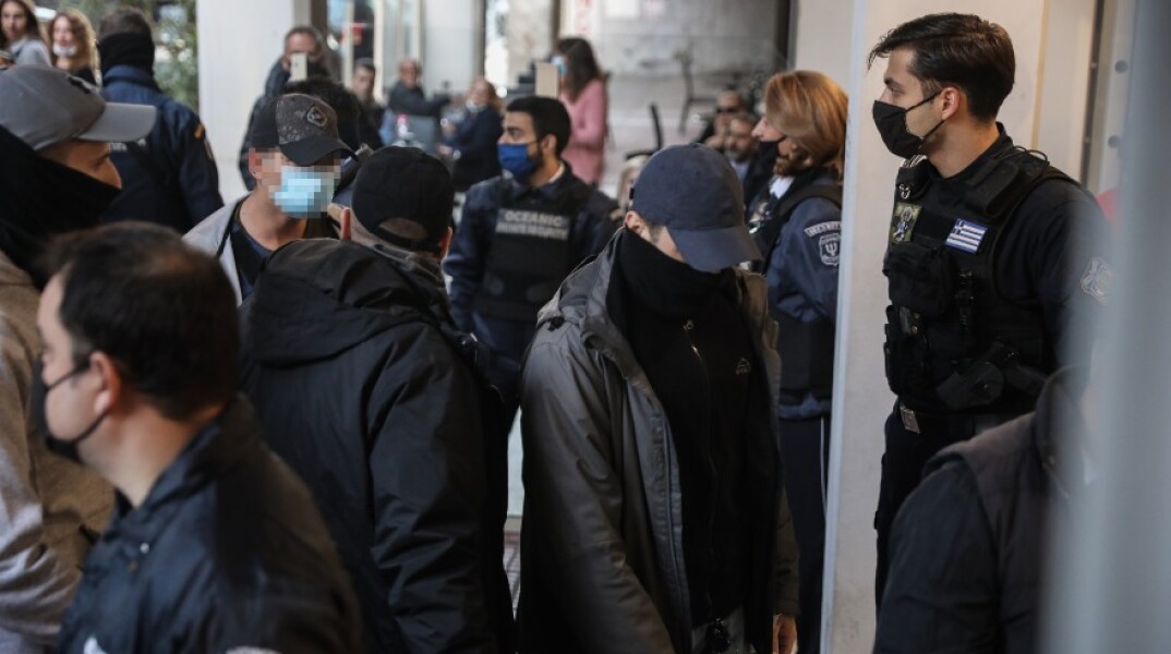 Στην ανακρίτρια Πειραιά οι αστυνομικοί που συμμετείχαν στην καταδίωξη του Περάματος