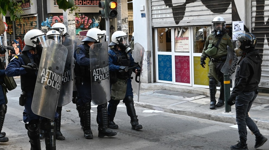 ΧΗΜΙΚΑ ΚΑΙ ΠΡΟΣΑΓΩΓΕΣ ΑΠΟ ΤΗΝ ΑΣΤΥΝΟΜΙΑ ΣΤΑ ΕΞΑΡΧΕΙΑ ΚΑΤΑ ΤΗΝ ΑΠΟΧΩΡΗΣΗ ΤΗΣ ΣΥΓΚΕΝΤΡΩΣΗΣ ΕΝΑΝΤΙΑ ΣΤΗΝ ΥΠΟΧΡΕΩΤΙΚΗ ΛΗΨΗ DNA ΣΤΑ ΠΑΝΕΠΙΣΤΗΜΙΑ