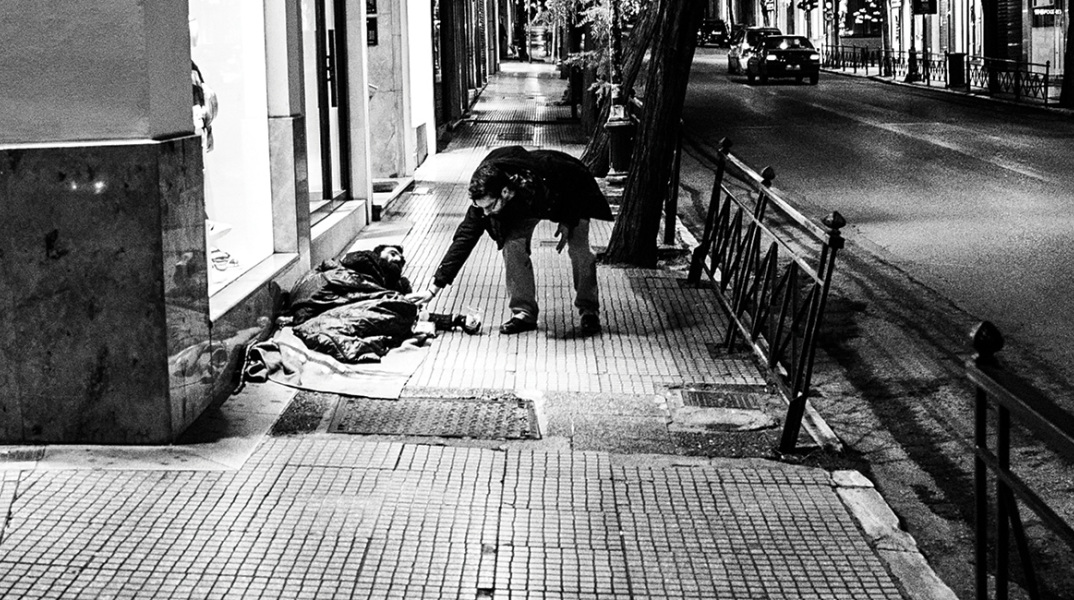 Street Workers: Η διεπιστημονική ομάδα που βοηθά τους άστεγους της Αθήνας.