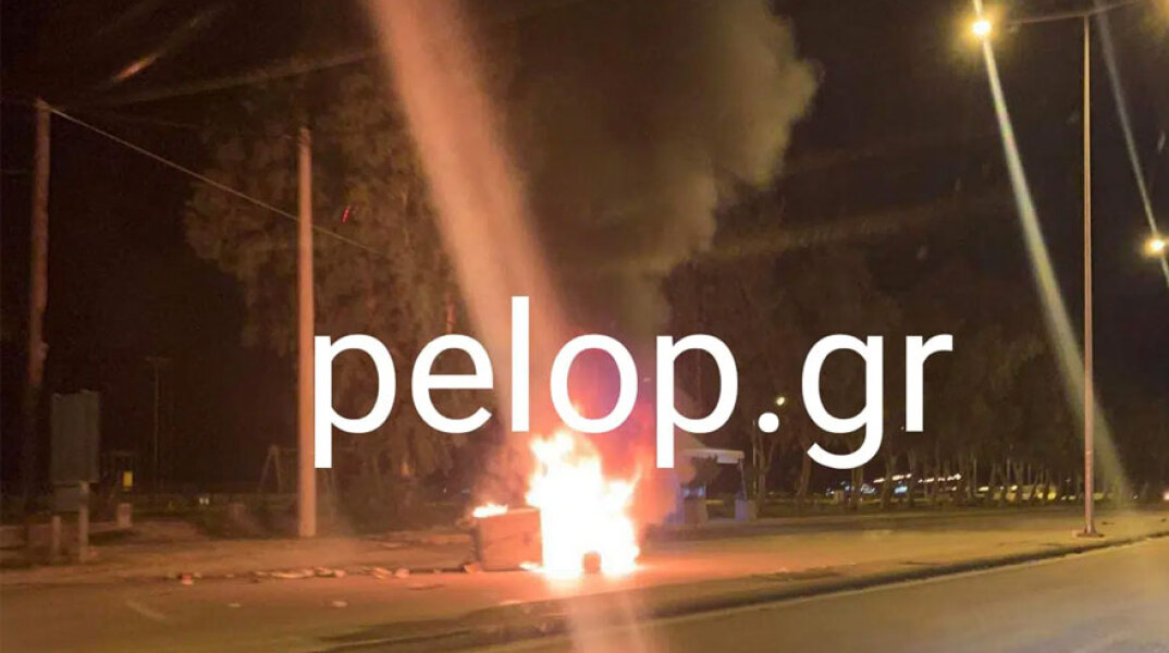 Φωτιές στην Πατρών - Πύργου σε νέα διαμαρτυρία των Ρομά για την αιματηρή καταδίωξη στο Πέραμα