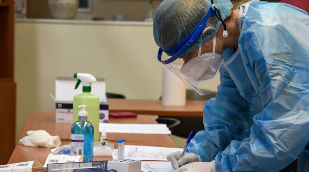 Rapid test δωρεάν από υγειονομικό του ΕΟΔΥ την Παρασκευή 29 Οκτωβρίου 2021 (ΦΩΤΟ ΑΡΧΕΙΟΥ)