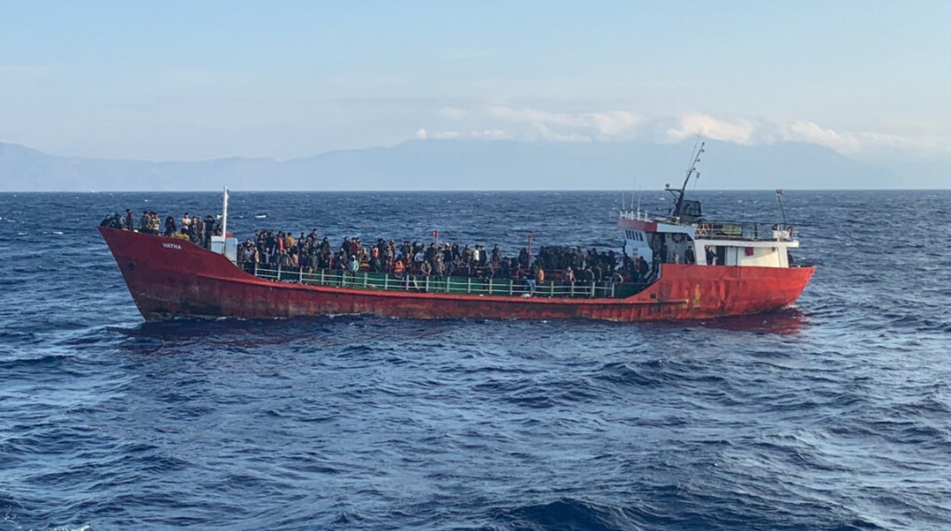 Ευρεία επιχείρηση διάσωσης ανατολικά της Κρήτης-Περί τα 400 άτομα σε φορτηγό πλοίο  