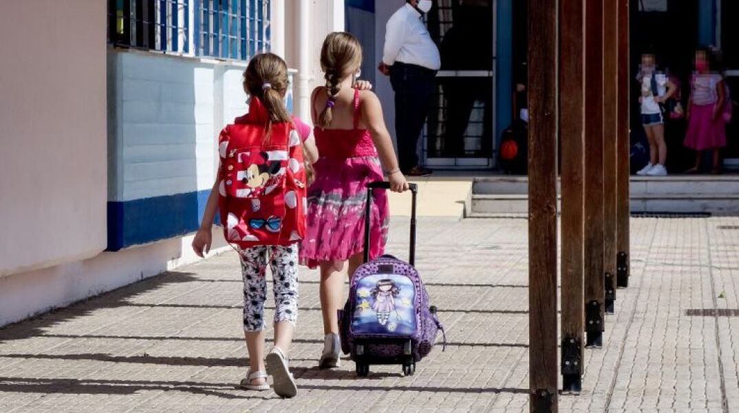 Μαθήτρια πήγε με μαχαίρι στο σχολείο 