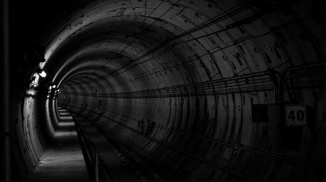 Μ. Βρετανία: Αμαξοστοιχίες συγκρούστηκαν μέσα σε σήραγγα 