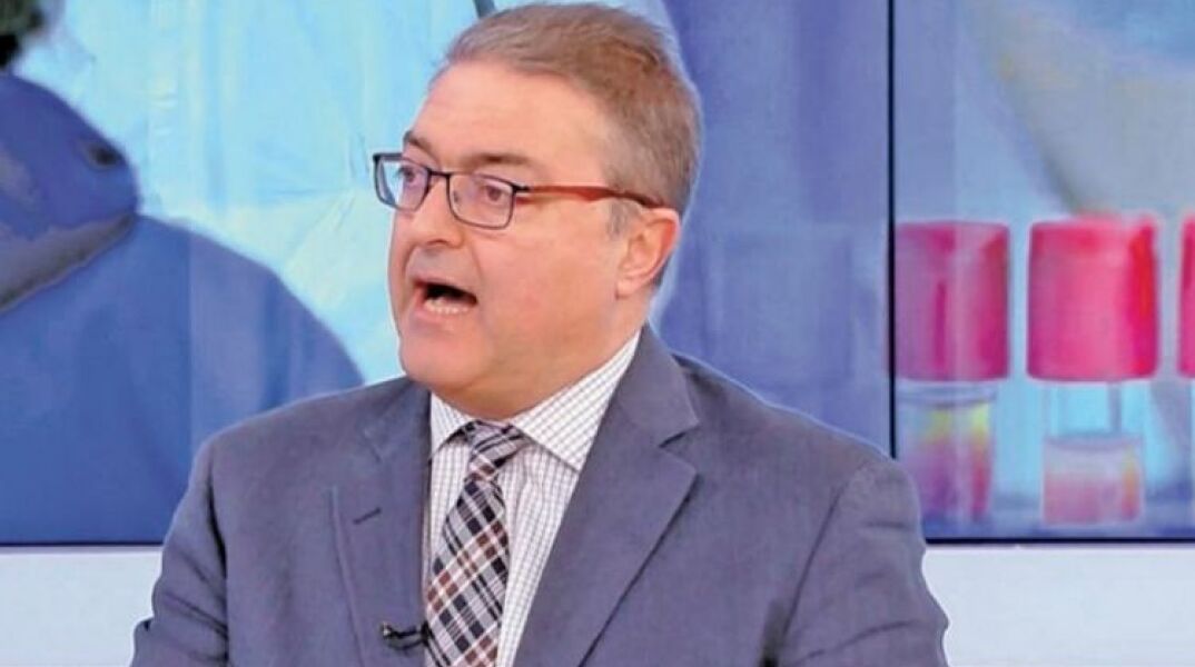 Ο καθηγητής Θεόδωρος Βασιλακόπουλος - Επίθεση σε ταβέρνα