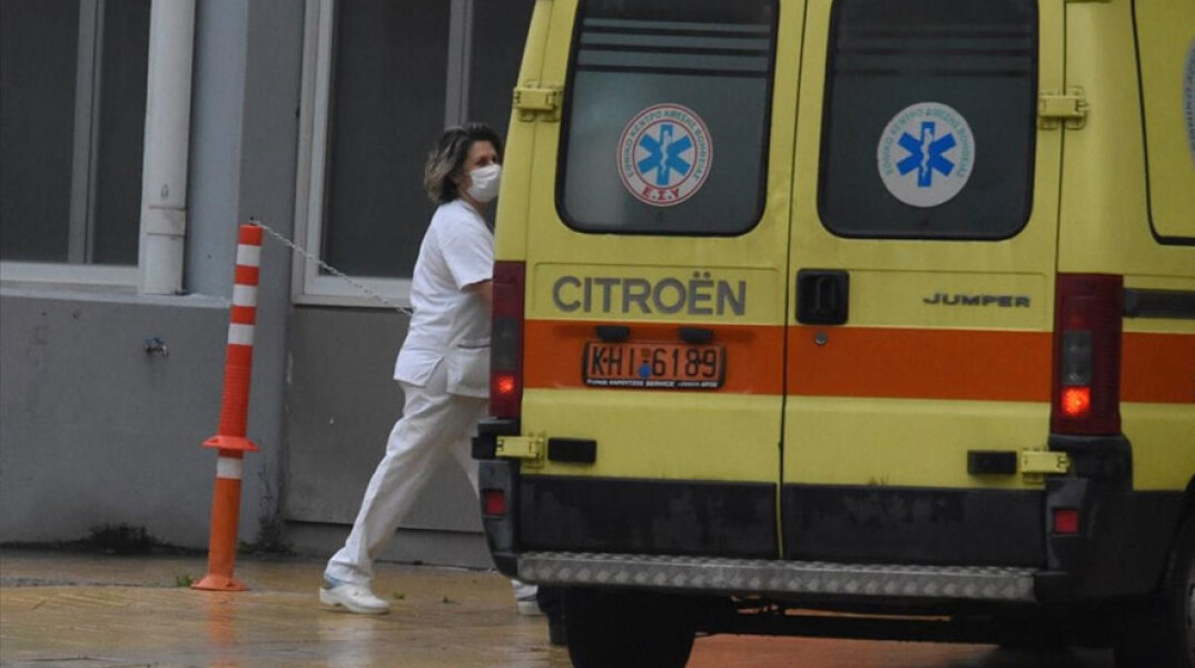 Στα ύψη ο δείκτης θετικότητας για τον κορωνοϊό σε τρεις περιοχές της χώρας, σύμφωνα με τον ΕΟΔΥ