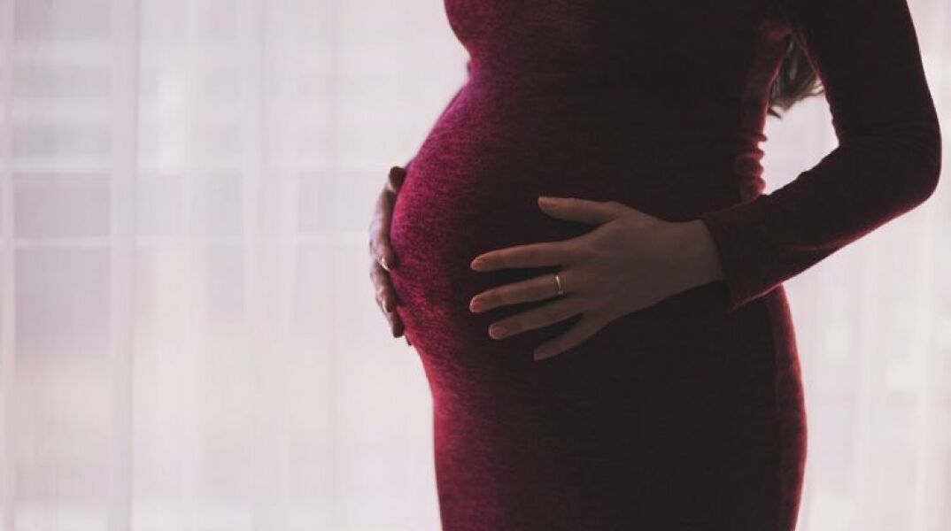 Κορωνοϊός: Διασωληνώθηκε έγκυος νοσηλεύτρια στη Λάρισα – Δεν είχε εμβολιαστεί