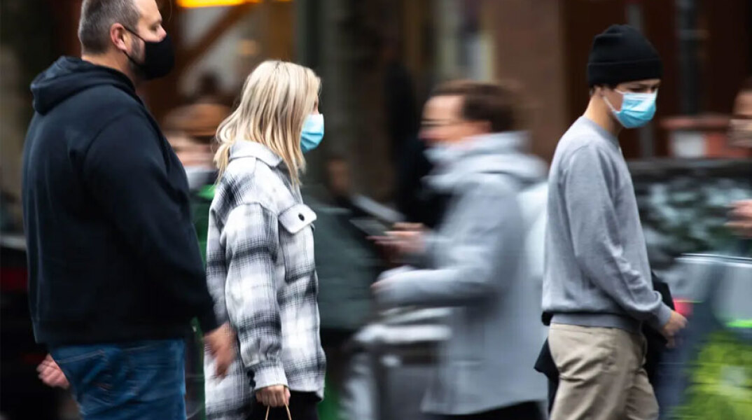 Γερμανία: Πολίτες με μάσκα για τον κορωνοϊό στο Βερολίνο