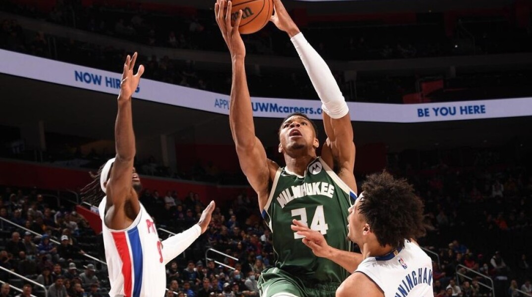 Ο Γιάννης Αντετοκούνμπο στη νίκη επί των Ντιτρόιτ Πίστονς