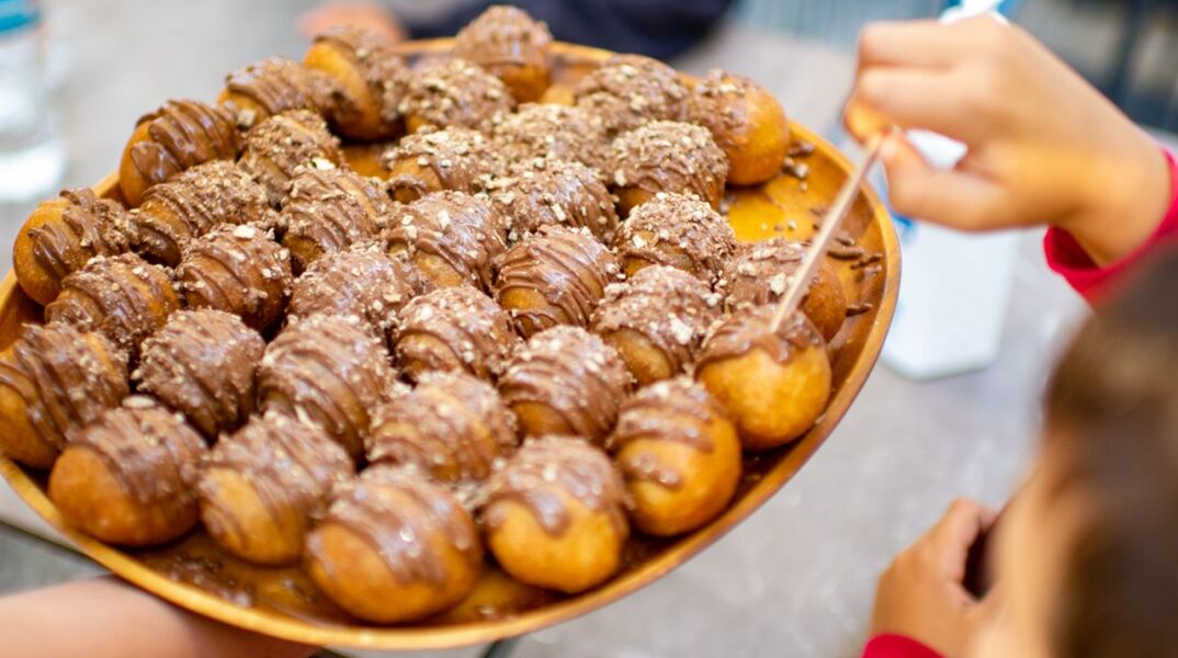 Mr. Puffs: το νέο hot στέκι για λουκουμάδες στη Γλυφάδα