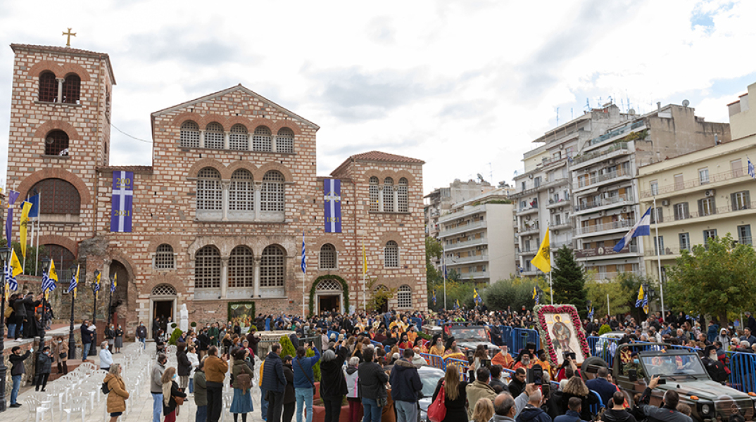 Η εκκλησία βλάπτει σοβαρά την υγεία (και η κυβέρνηση την αφήνει)