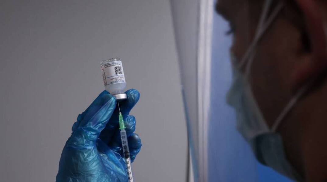 Εμβολιασμός στο MEGA εμβολιαστικό κέντρο "ΠΡΟΜΗΘΕΑΣ" στο Μαρούσι